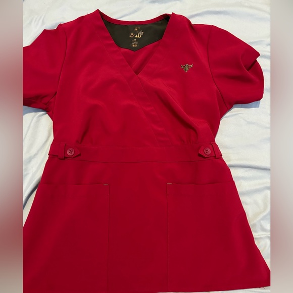 Red scrub set - Picture 1 of 10